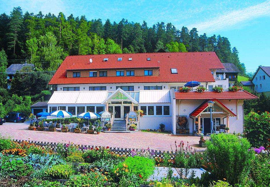 Herzlich willkommen im Hotel am Hirschpark Enzklösterle